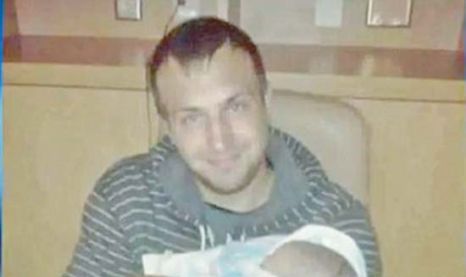 Tatăl riscă puşcăria pe viaţă pentru maltratarea şi punerea în pericol a vieţii propriului copil.
