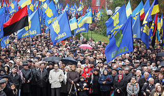 Оппозиция обвинила власть в фальсификации избирательного процесса.