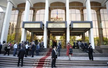 În cadrul sesiunii, vor prezenta discursuri deputații Alexandru Cimbriciuc și Boris Vieru