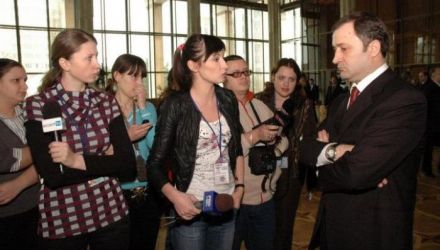 „Mi-e dor de tata” vs. „Vreau să fiu miliardar”  