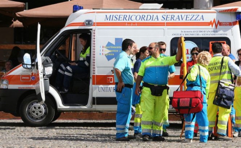 Incidentul, care a avut loc în faţa unui terminal, a dus la evacuarea pasagerilor aflaţi în acea zonă. 