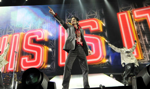 Numele cântăreţului Michael Jackson va fi din nou pronunţat la Tribunalul din Los Angeles.