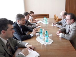În acest sens, interlocutorii au subliniat necesitatea continuării dialogului