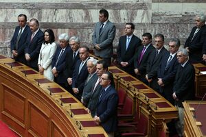 O ceremonie separată va avea loc pentru deputaţii absenţi la revenirea lor în ţară