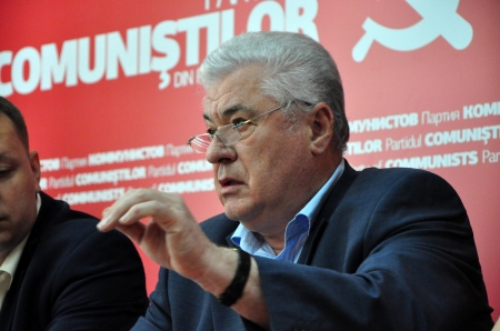 Voronin i-a certat pe jurnalişti spunându-le că problema transnistreană este una naţională, iar şedinţa de astăzi a Parlamentului trebuia să fie una publică.