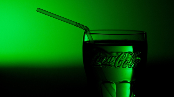 Coca Cola Life se diferențiază de celelalte sortimente de Coca Cola prin faptul că are o etichetă de culoare verde. 