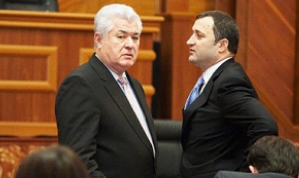 În viitorul apropiat este posibil să apară o nouă alianţă la nivel parlamentar, care ar vota anumite proiecte, PLDM - PCRM. 
