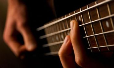 În acest an, selectarea melodiilor a fost efectuată în colaborare cu o companie care a urmărit pe parcursul întregului an difuzările tuturor melodiilor.
