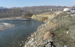  Şoferul, care era singur în maşină, a fost salvat şi primeşte consiliere psihologică.