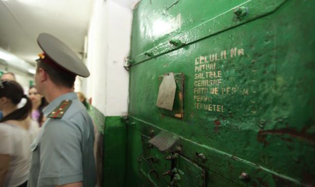 В 2010 году "Шалун" был приговорен к 19 годам тюрьмы за эксплуатацию в сексуальных целях детей, сутенерство, трафик людей и нелегальное хранение оружия.