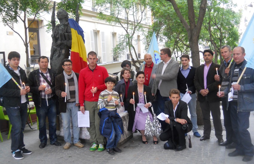 Manifestația a luat sfârșit prin păstrarea unui minut de reculegere în memoria milioanelor de români 