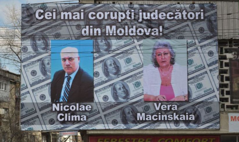 Procuratura Generală a deschis dosar penal în cazul panourilor pe care apar pozele a doi judecători acuzaţi de corupţie.  