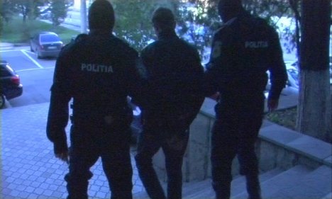Преступник вытащил у убитой старушки зубные протезы.