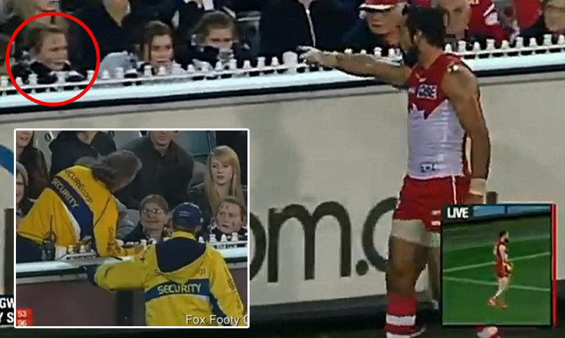 Atacantul Adam Goodes, de la Sydney Swans a fost făcut maimuţă de unul dintre suporterii prezenţi în tribune.