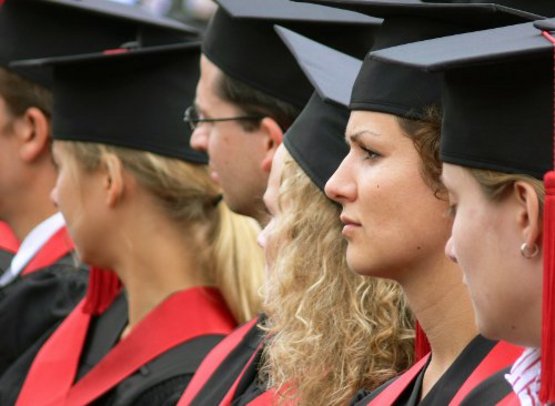 По статистике, около 80% выпускников вузов не работают по специальности .Фото: euromag.ru