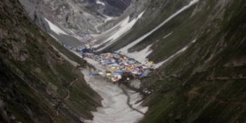Accidentul s-a petrecut la aproximativ 50 de kilometri de capitala de iarnă a Kashmirului indian, Jammu.