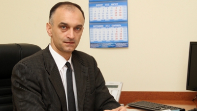 Artur Gherman, deţine şi un pachet de 500 de acţiuni la Apple, care este cea mai valoroasă companie din lume. 
