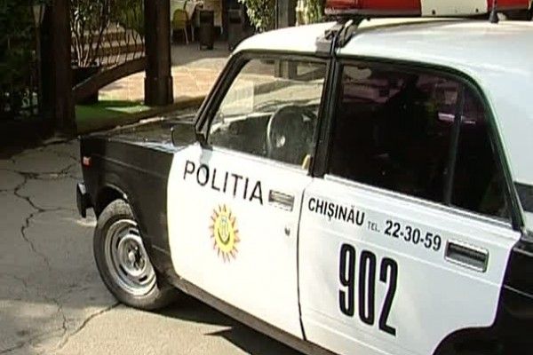  Un bărbat de 35 de ani, originar din Cahul a fost condamnat recent pentru trafic de fiinţe umane la 7 ani de închisoare.