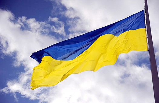 Государственный флаг Украины — флаг из двух равновеликих горизонтальных полос синего и желтого цвета с соотношением ширины флага к его длине 2:3.