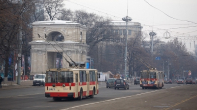 Столичные троллейбусы подверглись нападению.