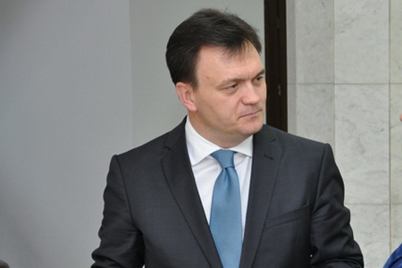 Министр внутренних дел Дорин Речан обещал ''разбить голову об асфальт'' тем, кто мешает ему в некоем деле.