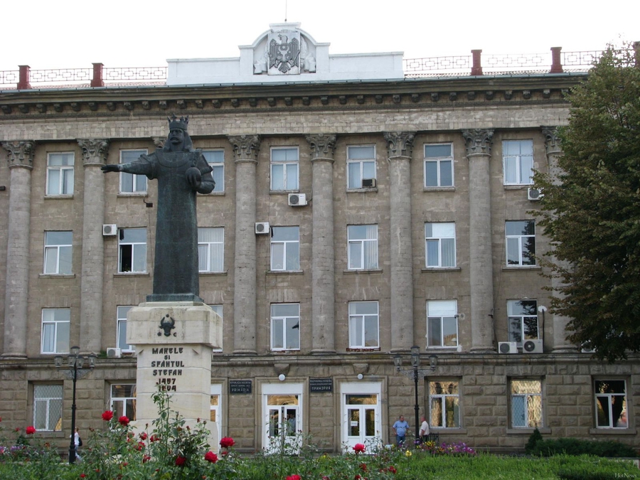 Бельцкие власти приняли решение о финансировании из собственного бюджета всех школ муниципия, оказавшихся на грани закрытия из-за перехода на "подушевую" систему.