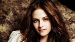Actriţa americană Kristen Stewart a fost desemnată cea mai elegantă femeie din lume