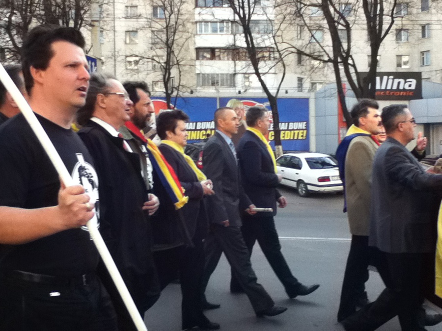 Mai mulţi adepţi ai Platformei Civice Acţiunea 2012 au pichetat, aseară, sediul Ministerului de Interne