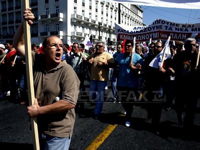 PROTESTE DE AMPLOARE ÎN GRECIA: Peste 30.000 de oameni, pe străzi la Atena şi Salonic (Imagine: Mediafax Foto/AFP)