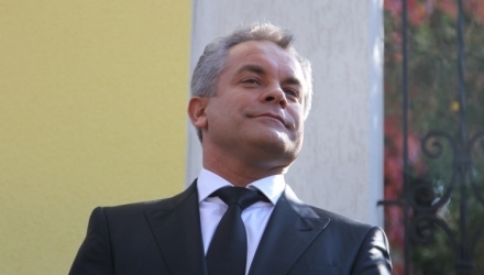 Intrarea lui Vlad Plahotniuc în politică, după cum zicea ex-premierul Ion Sturza, nu i-a adus nici glorie, nici influenţă mai mare, nici bani mai mulţi