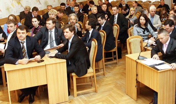 Sancţiunile vor fi aplicate de primarul Capitalei, Dorin Chirtoacă, şi de şeful regiei locativ-comunle, Petru Gontea.