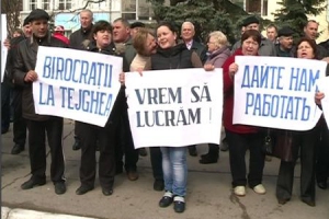 Din cauza legislaţiei imperfecte ei sunt obligaţi să plătească amenzi mari sau mită unor funcţionari