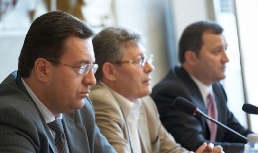 Либерал отметил, что ему непонятны обстоятельства, при которых в АЕИ возник кризис. 