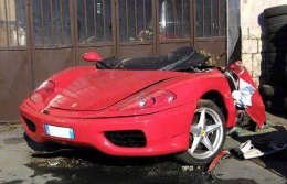 Accidentul a avut loc pe şoseaua MA-3470, dintre Alcudia şi Murtetar atunci când din cauza vitezei excesive tânărul a pierdut controlul maşinii şi s-a lovit de parapet. 