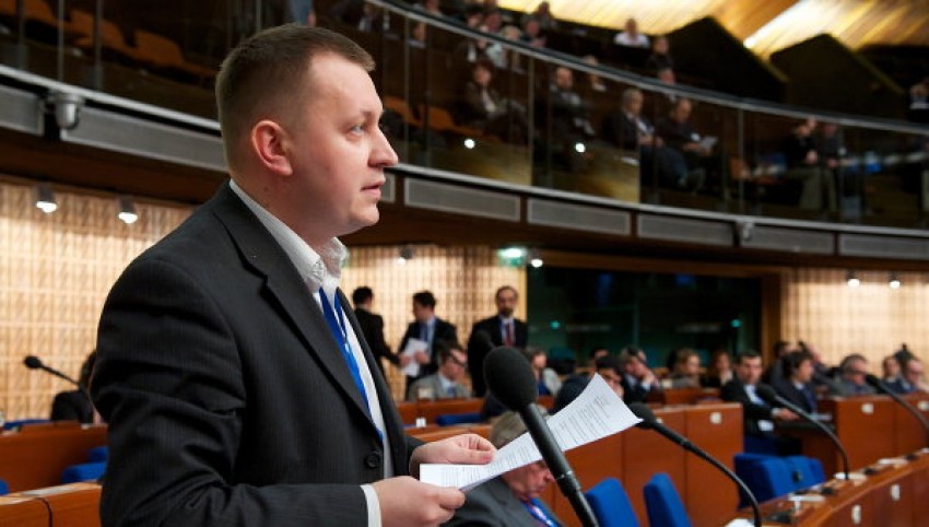 Precizăm că Grigore Petrenco este vicepreşedinte al Partidului Stângii Europene Unite și deputat al fracţiunii  la APCE.