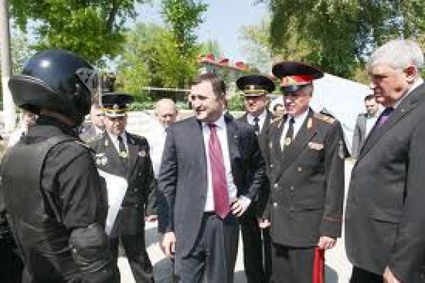 Premierul a dezvăluit că zilele trecute a avut ocazia să urce la volan și să urmărească situația din oraș.