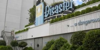 Chiar dacă numele nu pare unul prea primitor, cafeneaua  din oraşul spaniol Lloret de Mar nu duce deloc lipsă de clienţi. 