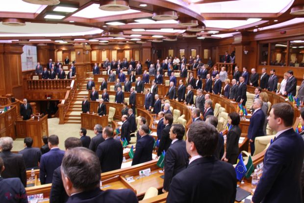 Mitropolitul Vladimir a ținut astăzi un discurs în debutul ședinței în plen a Parlamentului, iar pe final a oferit un cadou aleșilor poporului.