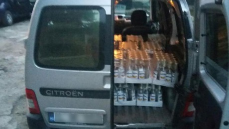 540 de sticle cu alcool au fost reținute de către echipele mobile ale Departamentului Poliției de Frontieră. Foto: border.gov.md