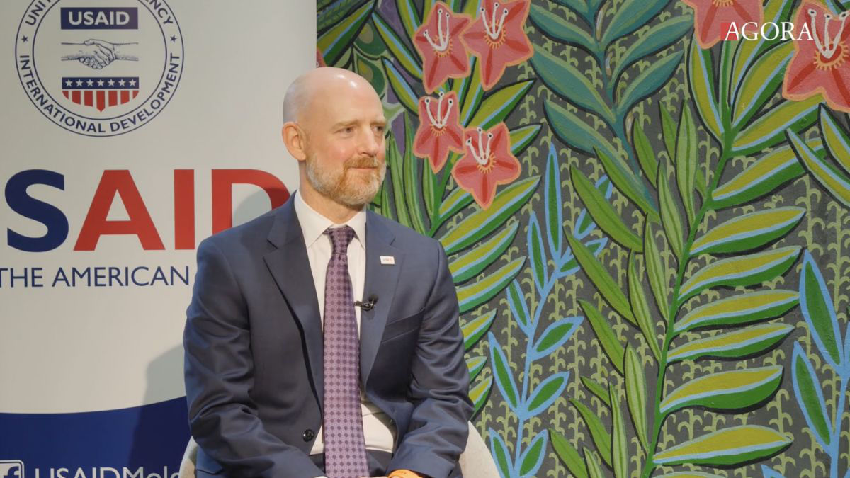 Глава представительства USAID Скотт Хокландер.
