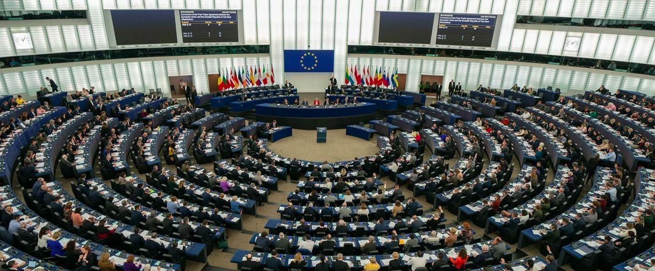 Европарламент призвал Москву «прекратить угрожать соседям».