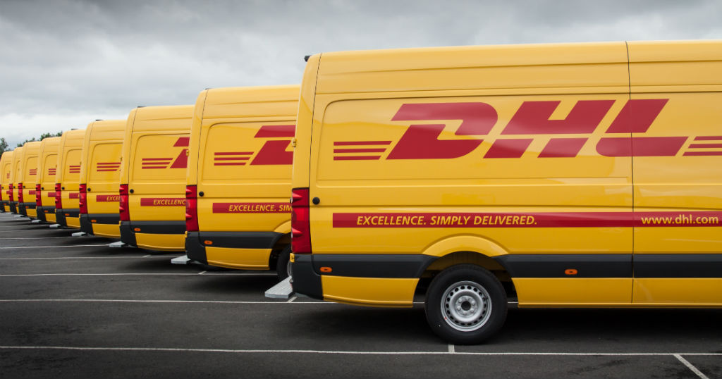DHL приостановила импортные транспортные перевозки в РФ.