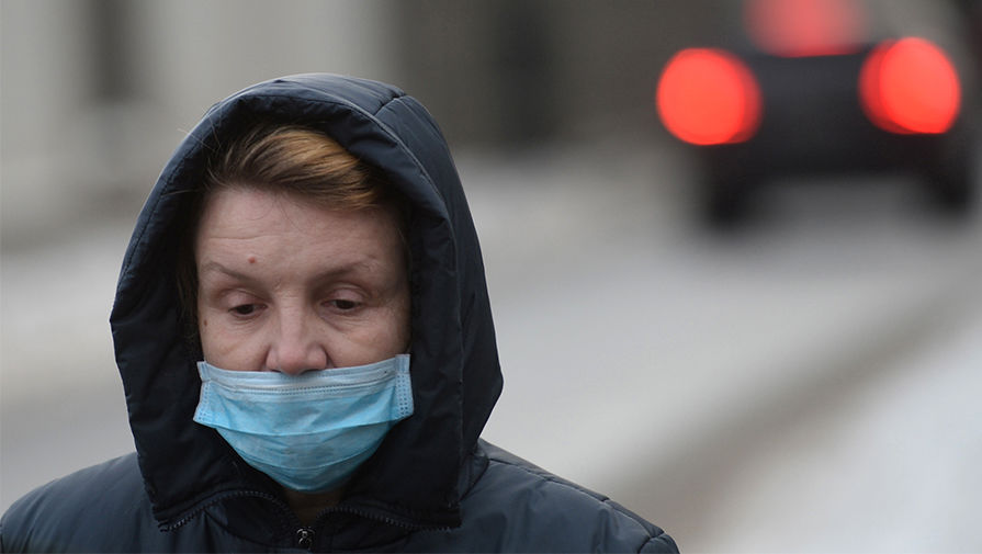 Medicii ne sfătuiesc să purtăm mască de protecţie, să evităm locurile aglomerate şi să consumăm mai multe fructe şi legume.