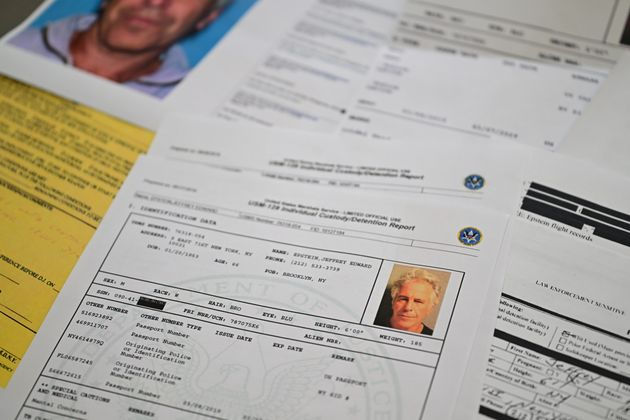 Informații despre o comandă de peste 1.000 de litri de acid sulfuric, descoperite în fișierele lui Epstein.