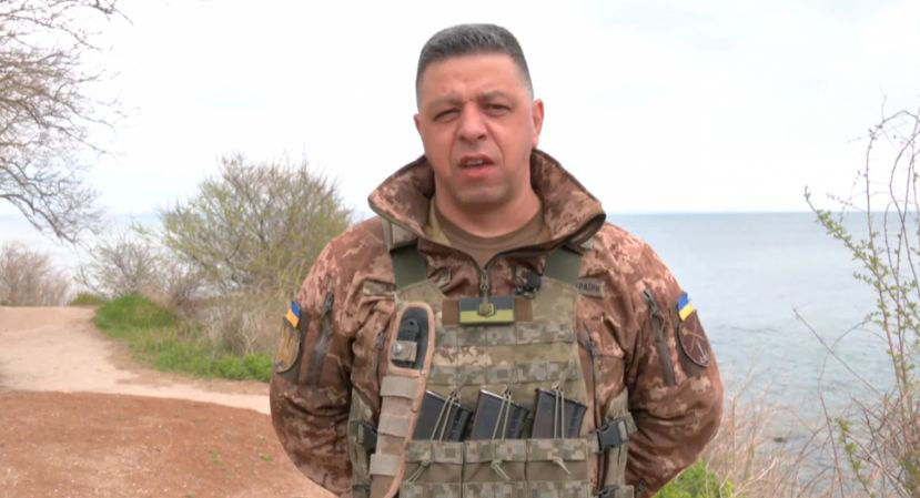 В Черном море остаются российские корабли с десантниками и ракетами на борту.
