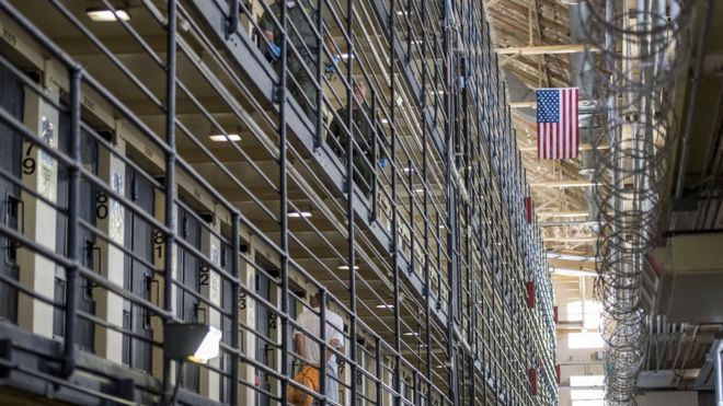 Сейчас в США в тюрьмах находятся более 2,2 млн человек.