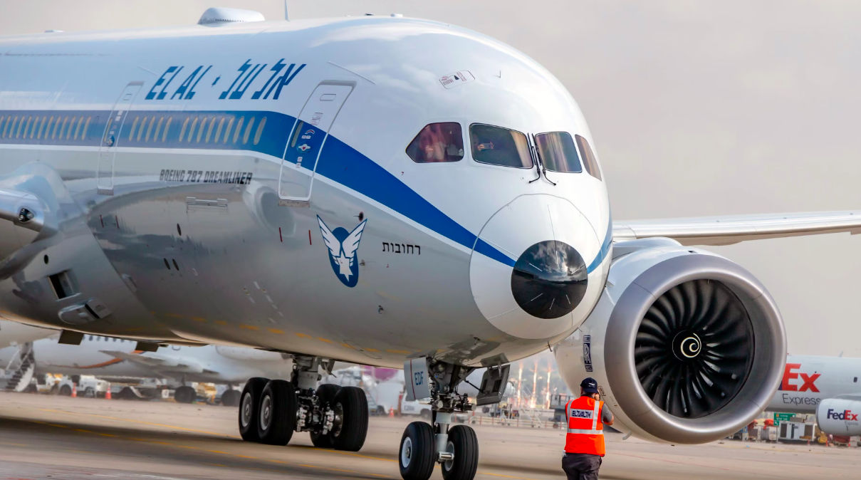 Национальный авиаперевозчик Израиля El Al приостановил полеты в Россию.