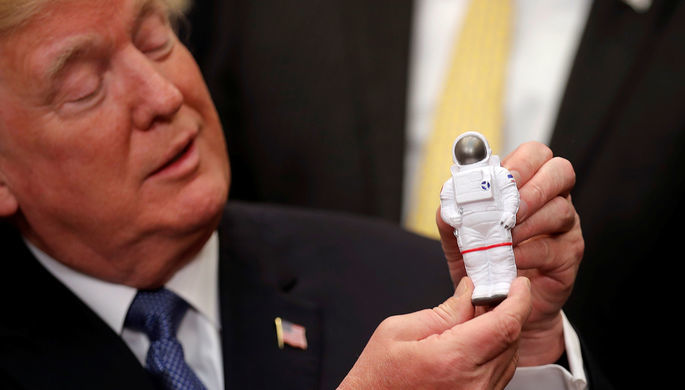 Российский космонавт отправится к Луне на космическом корабле США. Фото: Reuters