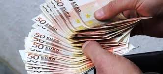 Reținuți de CNA: Cereau 1.000 euro pentru un permis de conducere