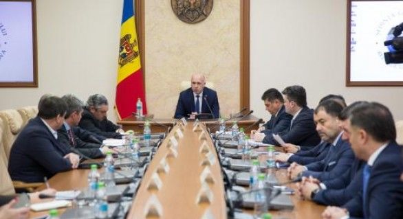 Prim-ministrul Pavel Filip convocă vineri factorii responsabili într-o şedinţă de urgenţă la Guvern, privind incendiul din sectorul Ciocana al mun. Chişinău.